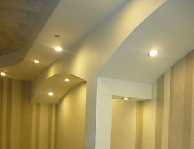 Потолки из ГКЛ с встроенными светильниками